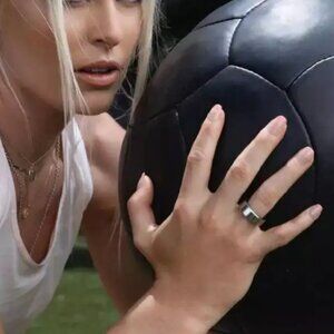 Oura Ring 4 Silver NIB Guranteed authentic Size 7